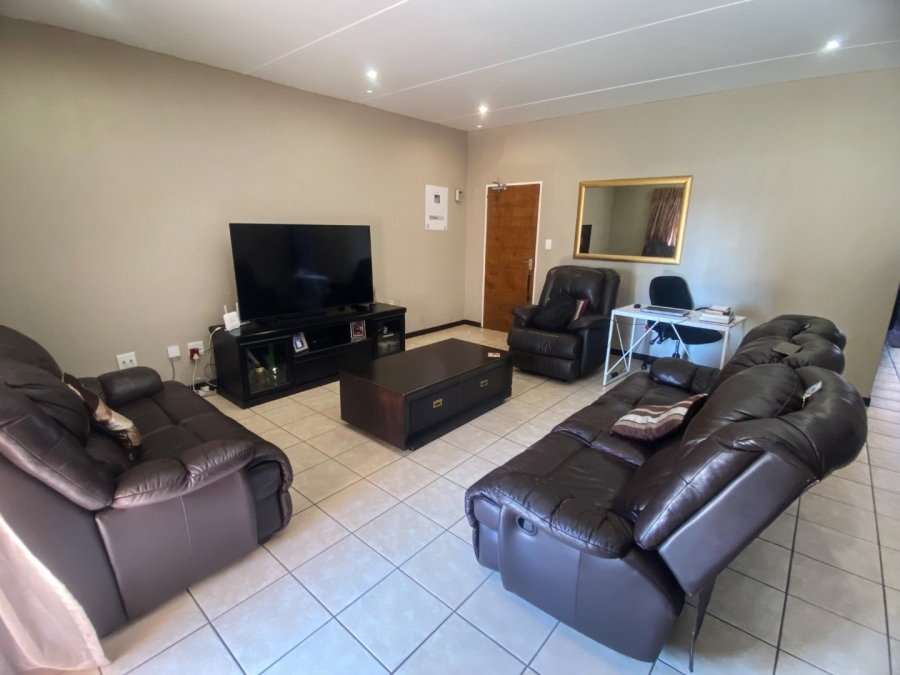 3 Bedroom Property for Sale in Wilgeheuwel Gauteng