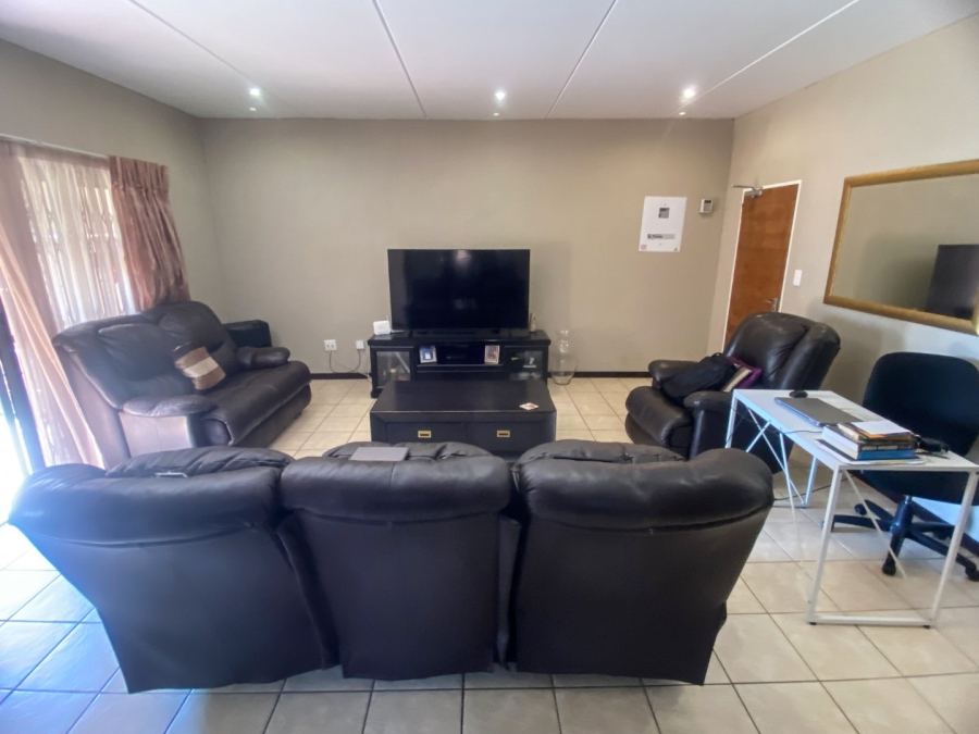 3 Bedroom Property for Sale in Wilgeheuwel Gauteng