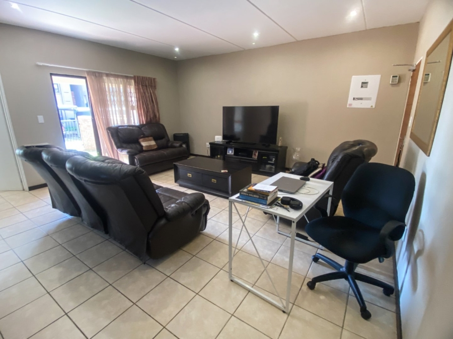 3 Bedroom Property for Sale in Wilgeheuwel Gauteng