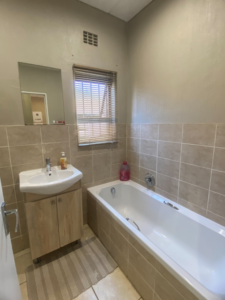 3 Bedroom Property for Sale in Wilgeheuwel Gauteng