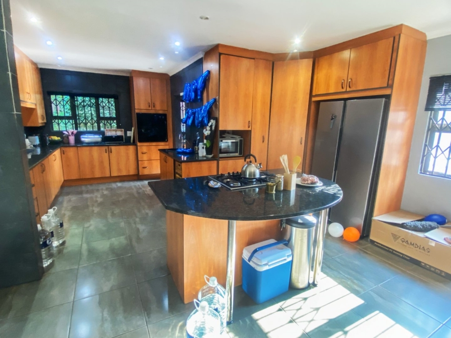 5 Bedroom Property for Sale in Kloofendal Gauteng