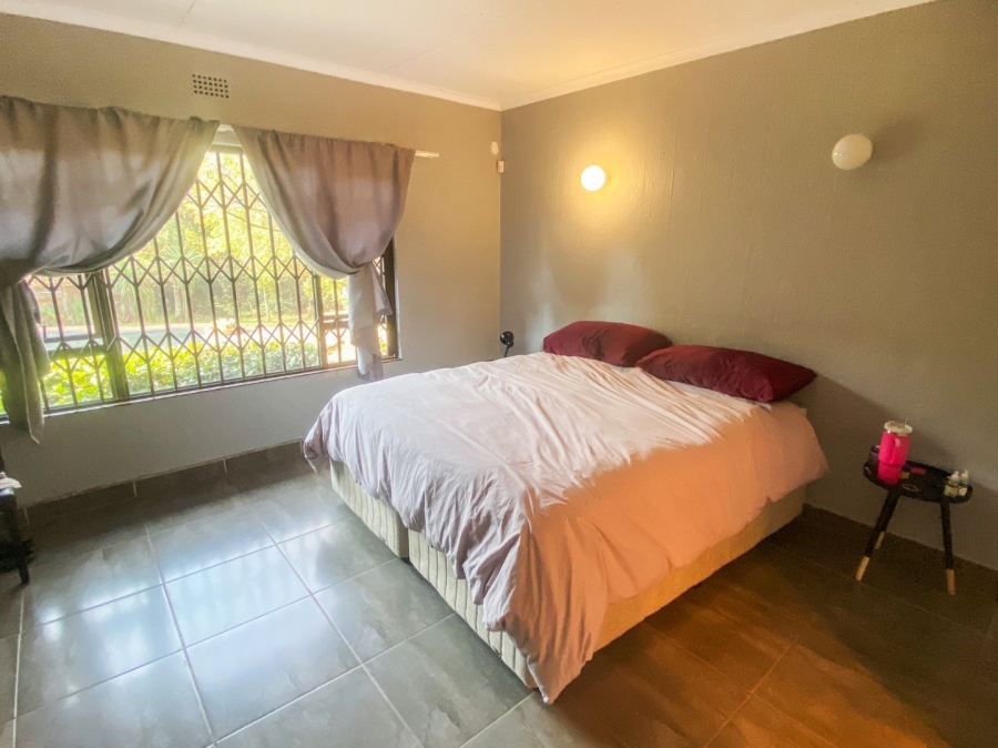 5 Bedroom Property for Sale in Kloofendal Gauteng