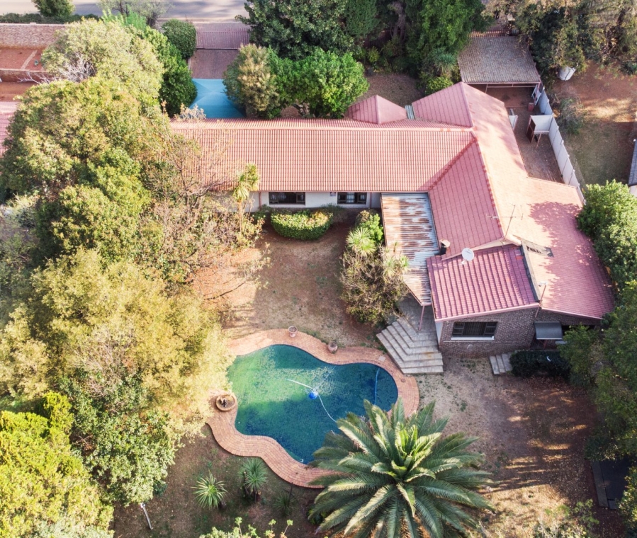 5 Bedroom Property for Sale in Kloofendal Gauteng