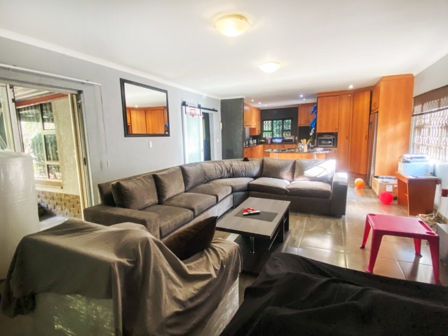 5 Bedroom Property for Sale in Kloofendal Gauteng