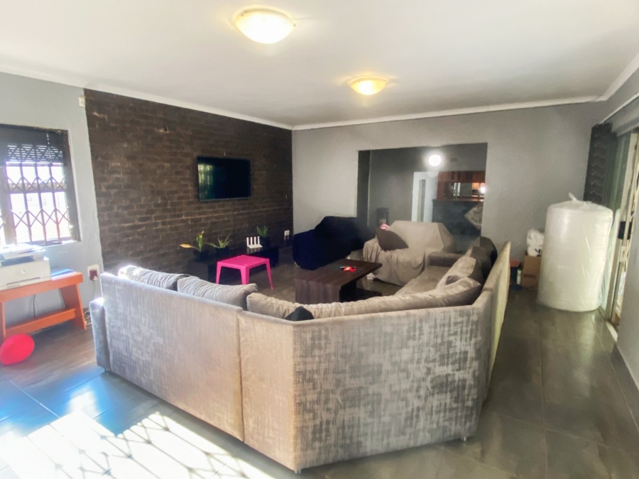 5 Bedroom Property for Sale in Kloofendal Gauteng