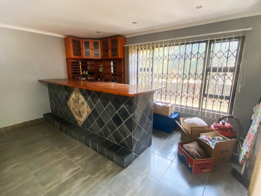 5 Bedroom Property for Sale in Kloofendal Gauteng