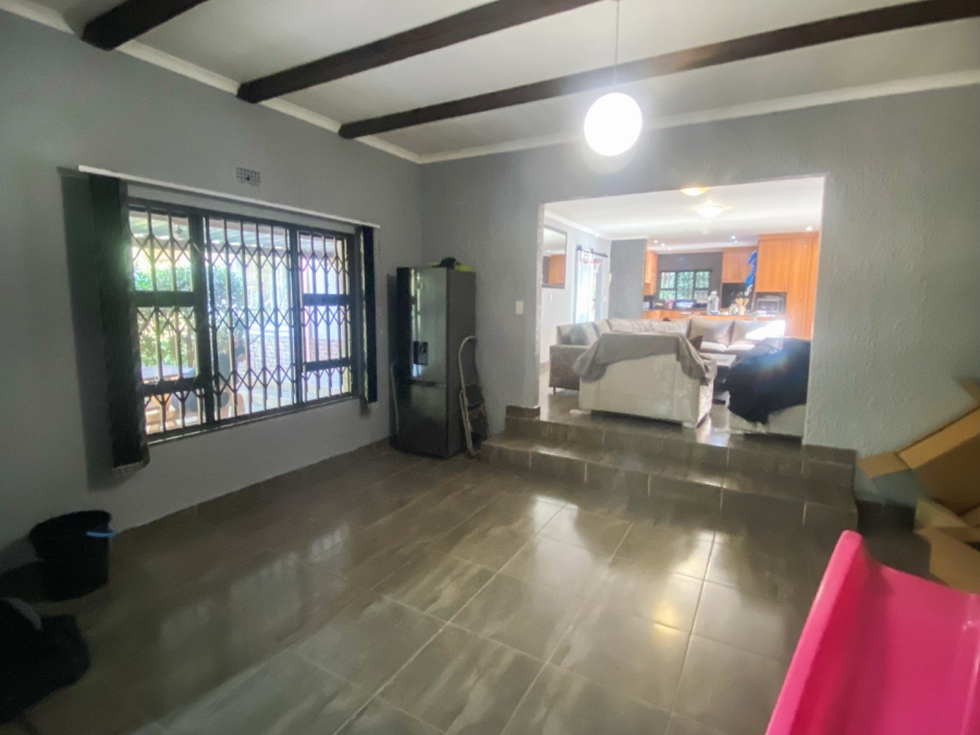 5 Bedroom Property for Sale in Kloofendal Gauteng