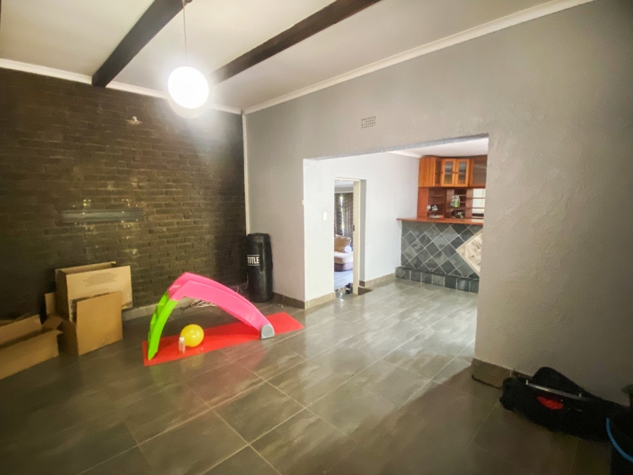 5 Bedroom Property for Sale in Kloofendal Gauteng