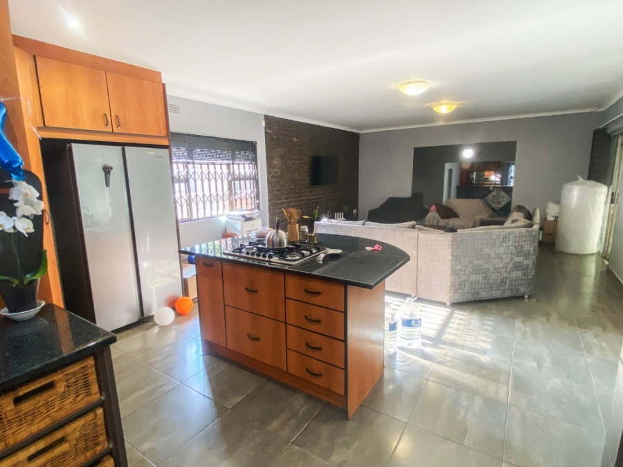 5 Bedroom Property for Sale in Kloofendal Gauteng