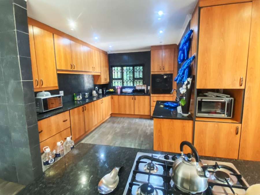 5 Bedroom Property for Sale in Kloofendal Gauteng