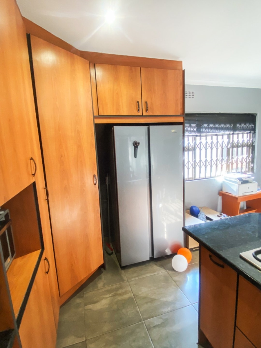5 Bedroom Property for Sale in Kloofendal Gauteng