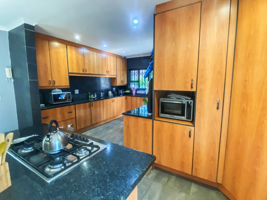 5 Bedroom Property for Sale in Kloofendal Gauteng