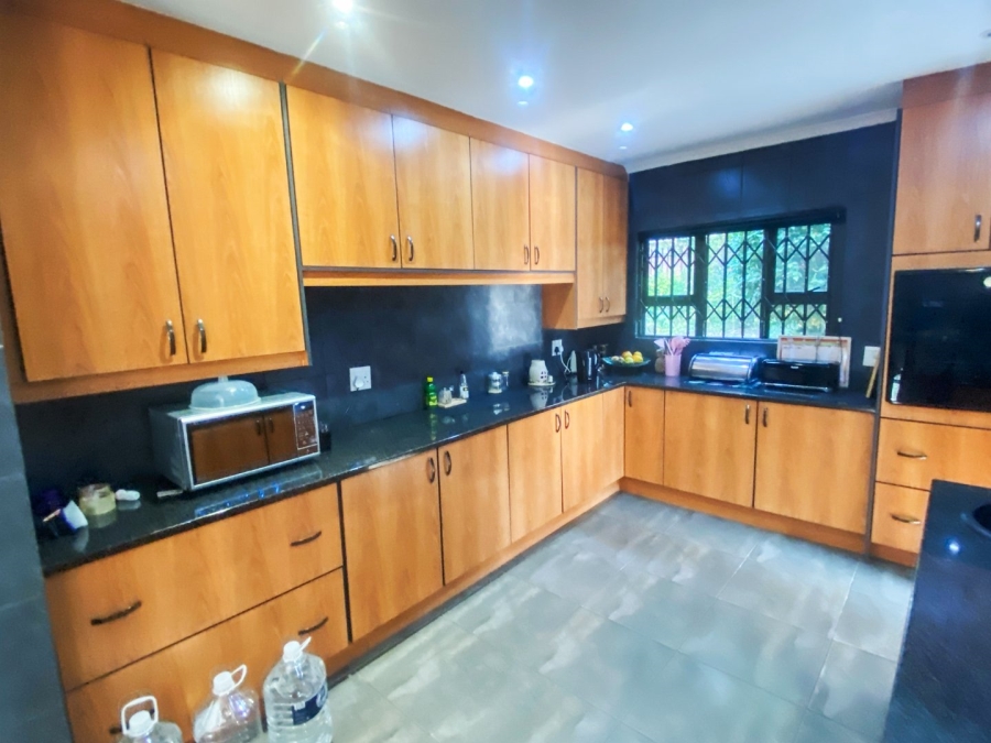 5 Bedroom Property for Sale in Kloofendal Gauteng