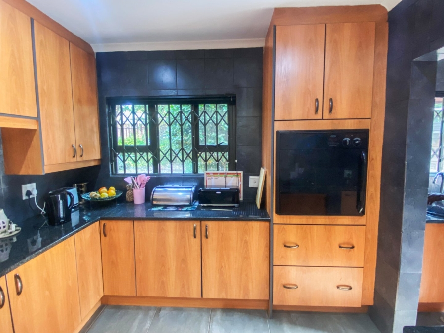 5 Bedroom Property for Sale in Kloofendal Gauteng