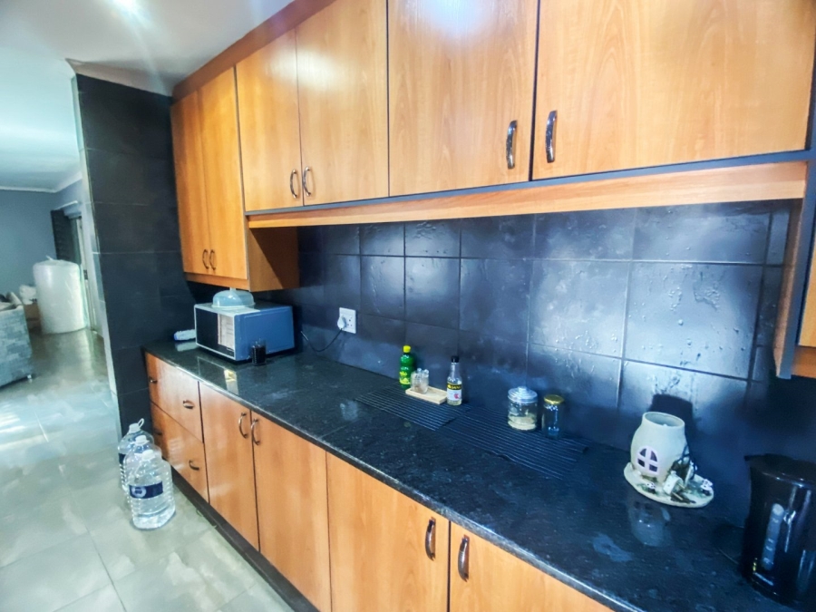 5 Bedroom Property for Sale in Kloofendal Gauteng