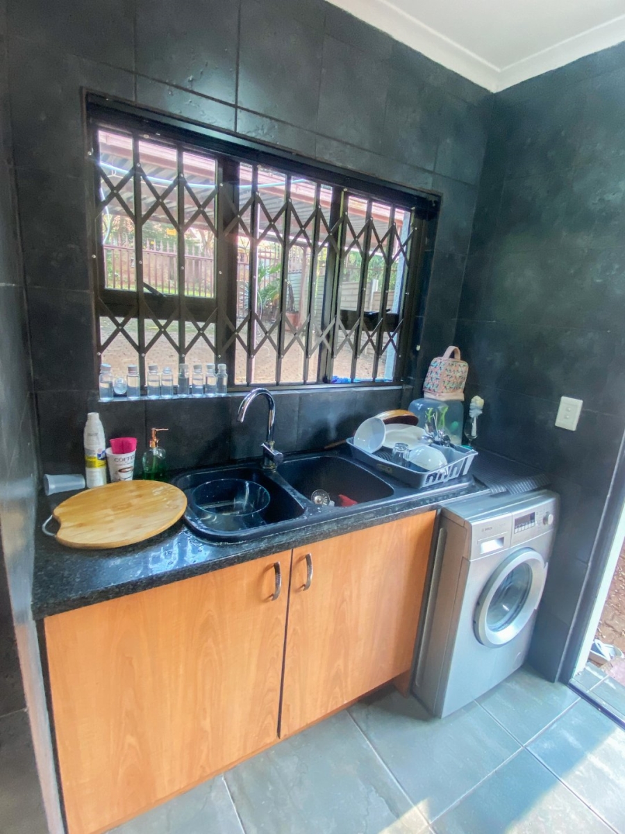 5 Bedroom Property for Sale in Kloofendal Gauteng