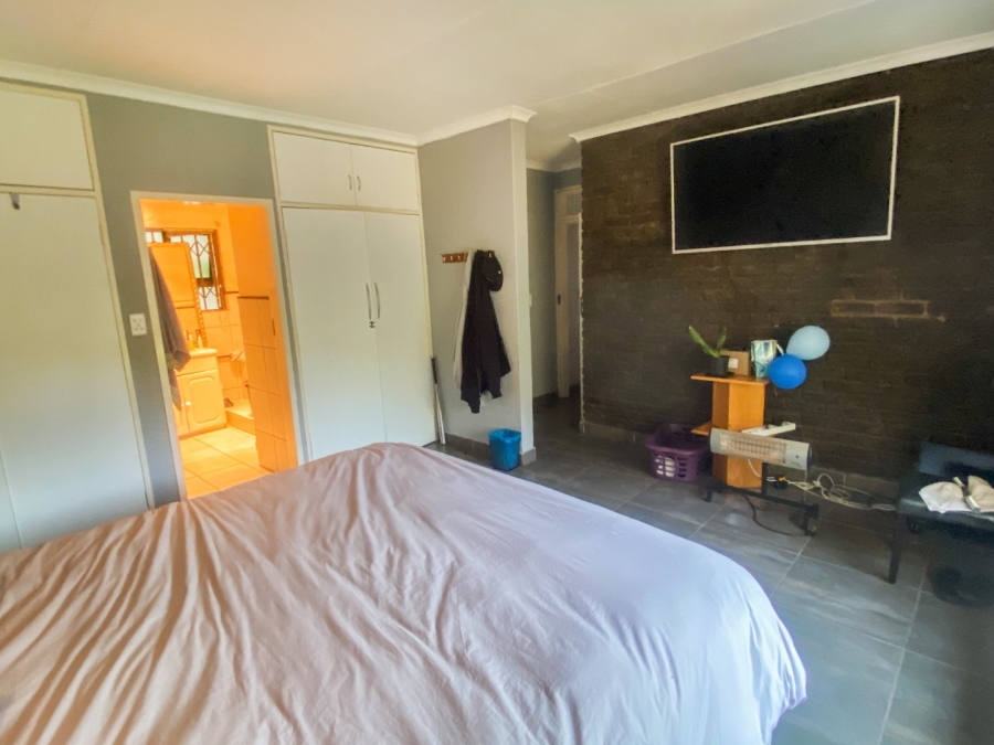 5 Bedroom Property for Sale in Kloofendal Gauteng