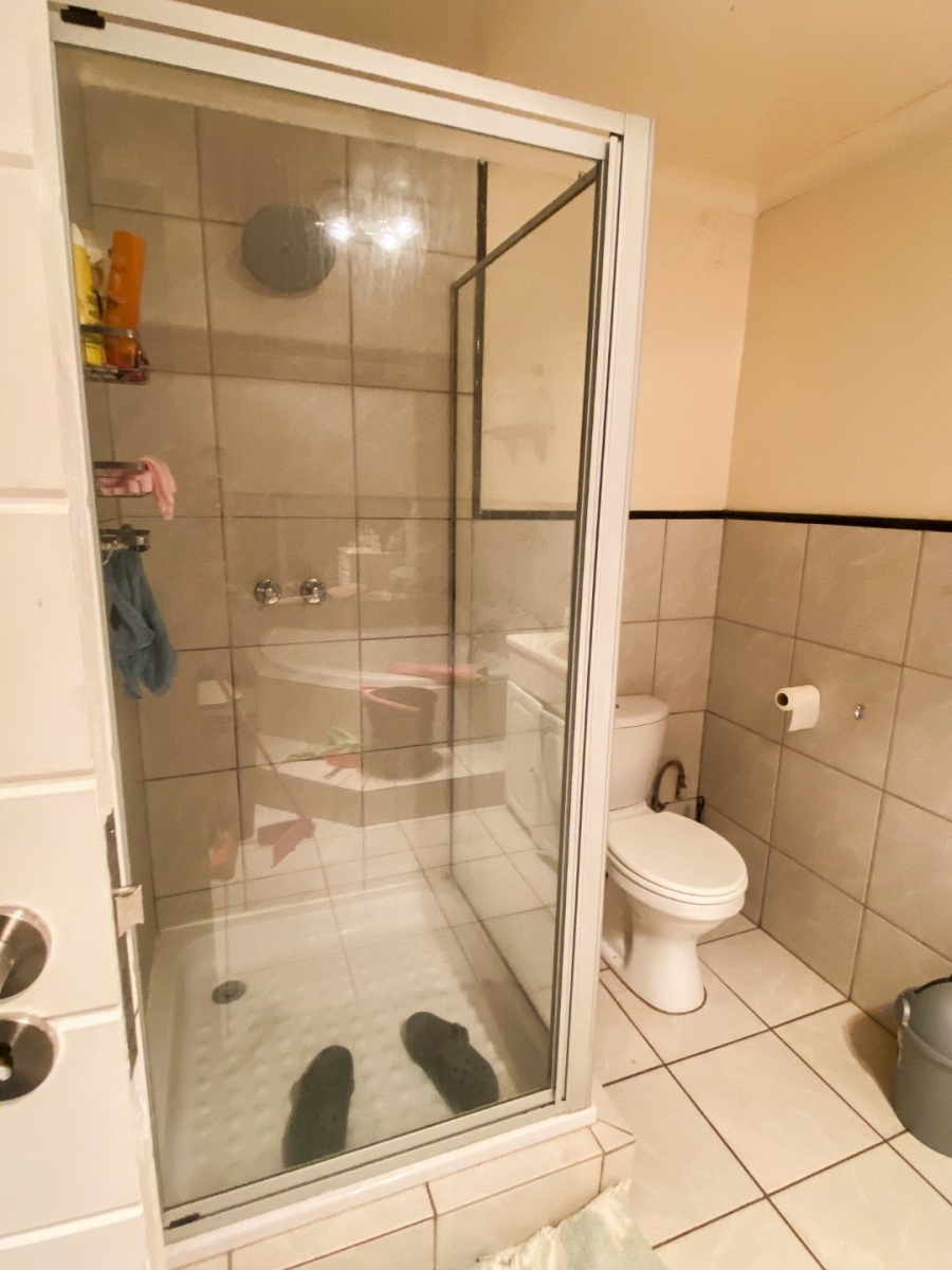 5 Bedroom Property for Sale in Kloofendal Gauteng