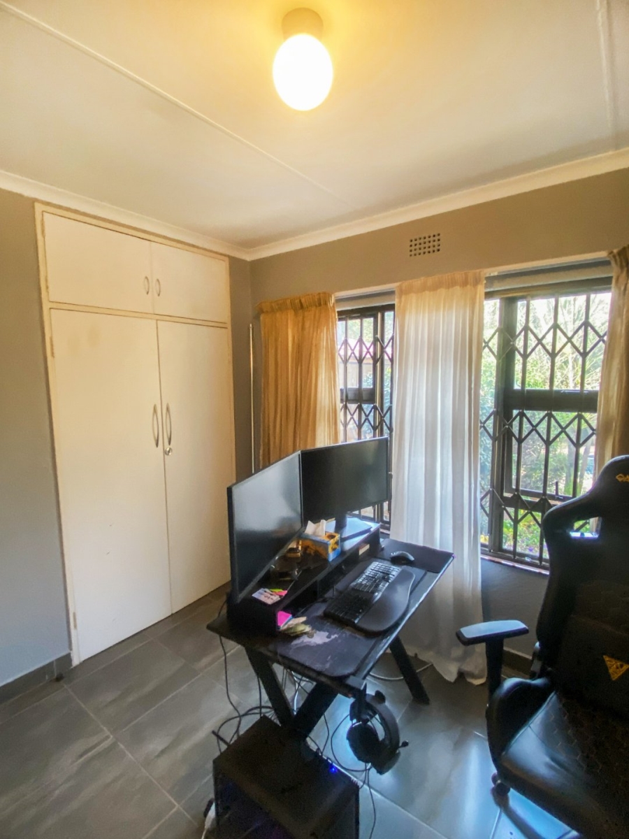 5 Bedroom Property for Sale in Kloofendal Gauteng