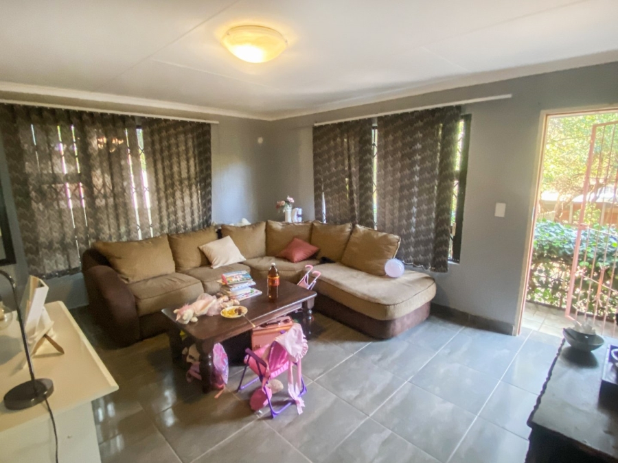 5 Bedroom Property for Sale in Kloofendal Gauteng