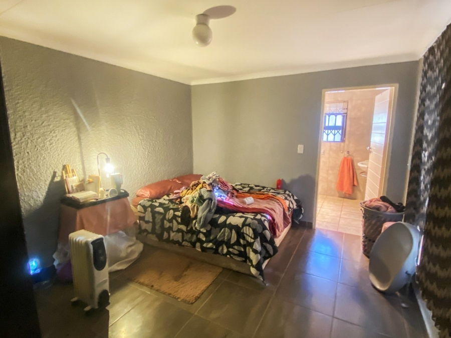 5 Bedroom Property for Sale in Kloofendal Gauteng