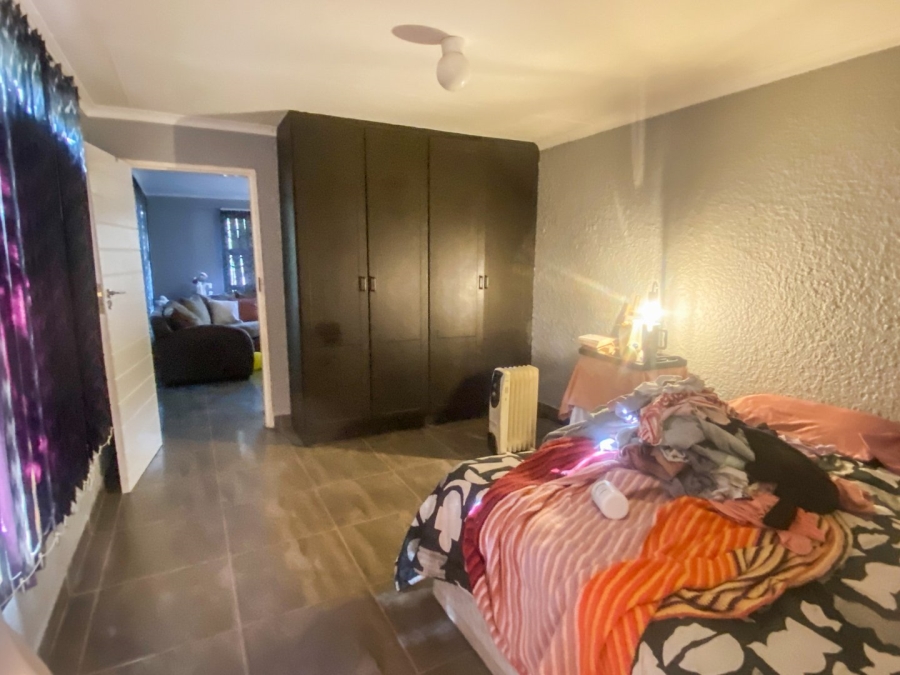 5 Bedroom Property for Sale in Kloofendal Gauteng