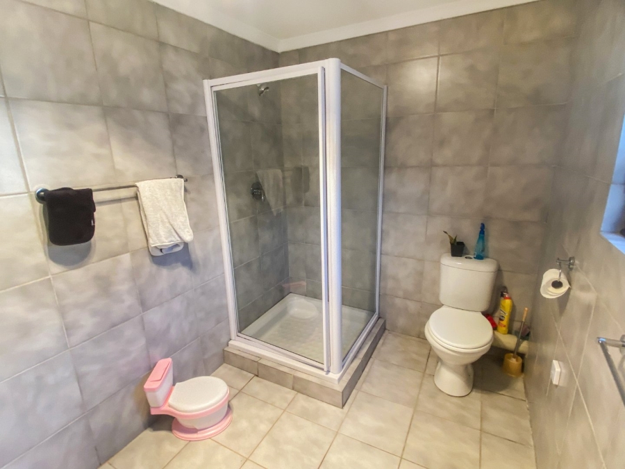 5 Bedroom Property for Sale in Kloofendal Gauteng
