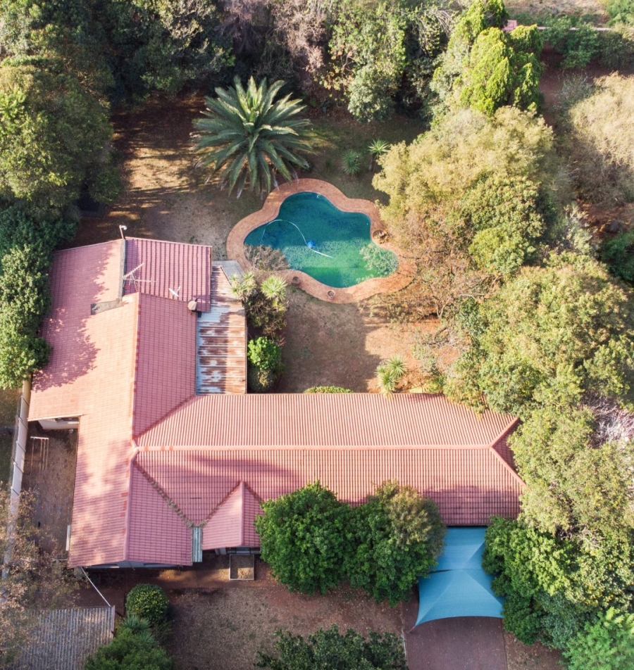 5 Bedroom Property for Sale in Kloofendal Gauteng