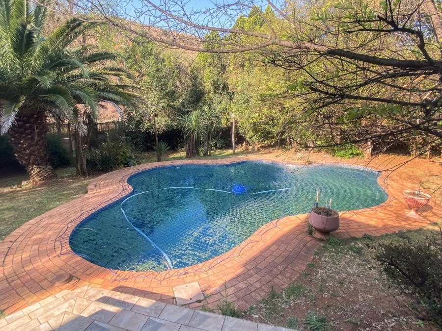 5 Bedroom Property for Sale in Kloofendal Gauteng
