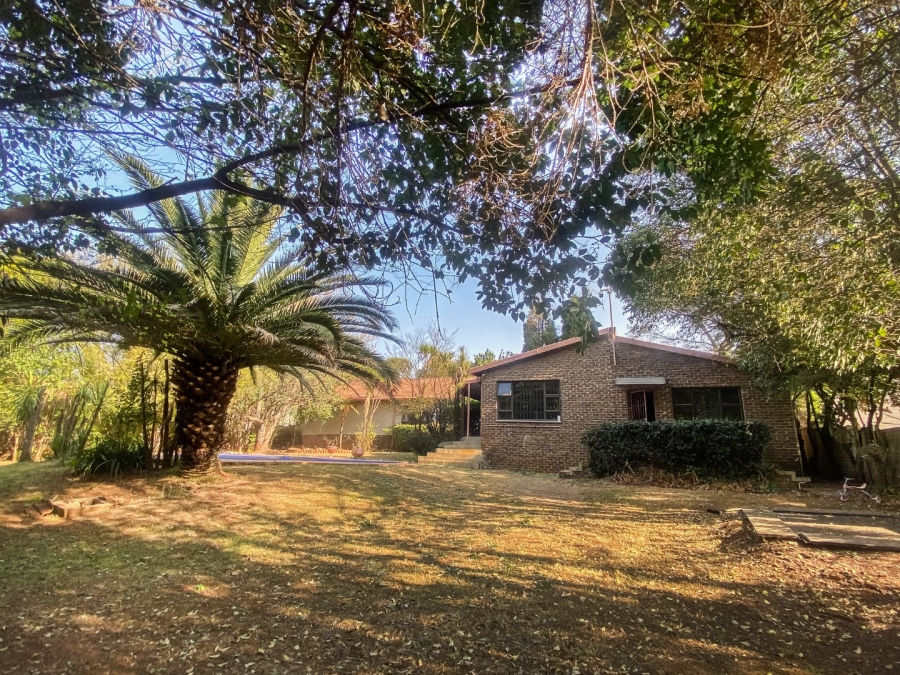 5 Bedroom Property for Sale in Kloofendal Gauteng