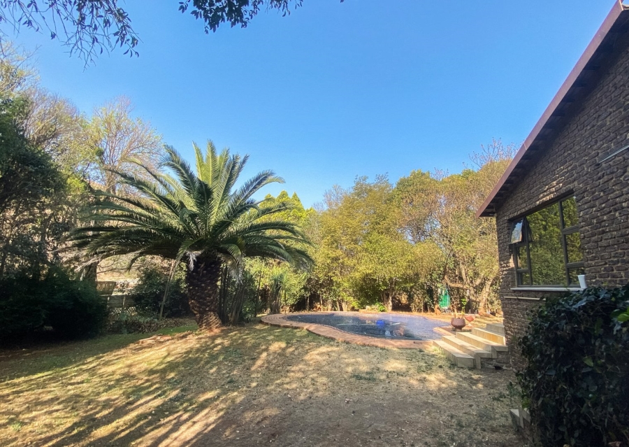 5 Bedroom Property for Sale in Kloofendal Gauteng