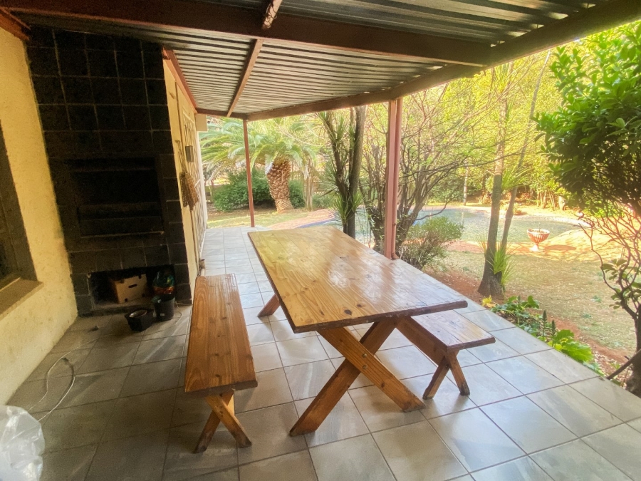 5 Bedroom Property for Sale in Kloofendal Gauteng