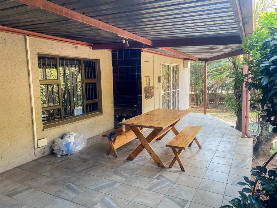 5 Bedroom Property for Sale in Kloofendal Gauteng