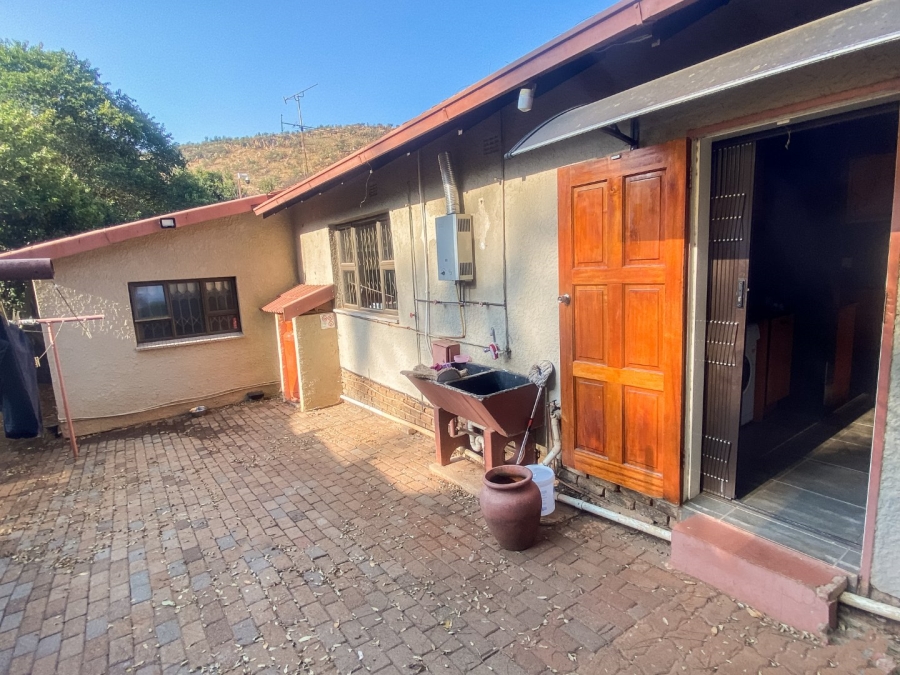 5 Bedroom Property for Sale in Kloofendal Gauteng