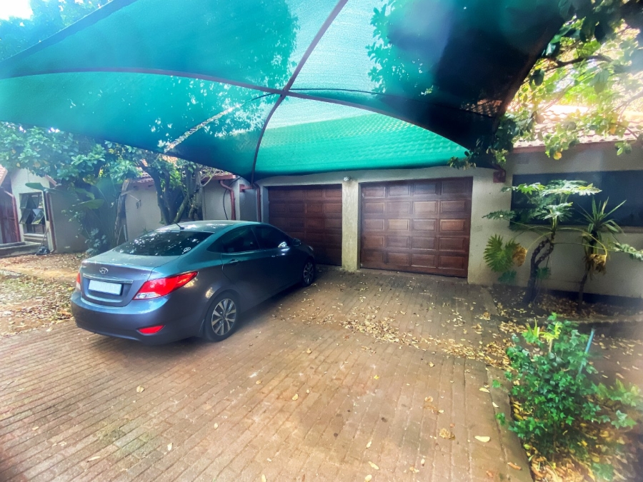 5 Bedroom Property for Sale in Kloofendal Gauteng