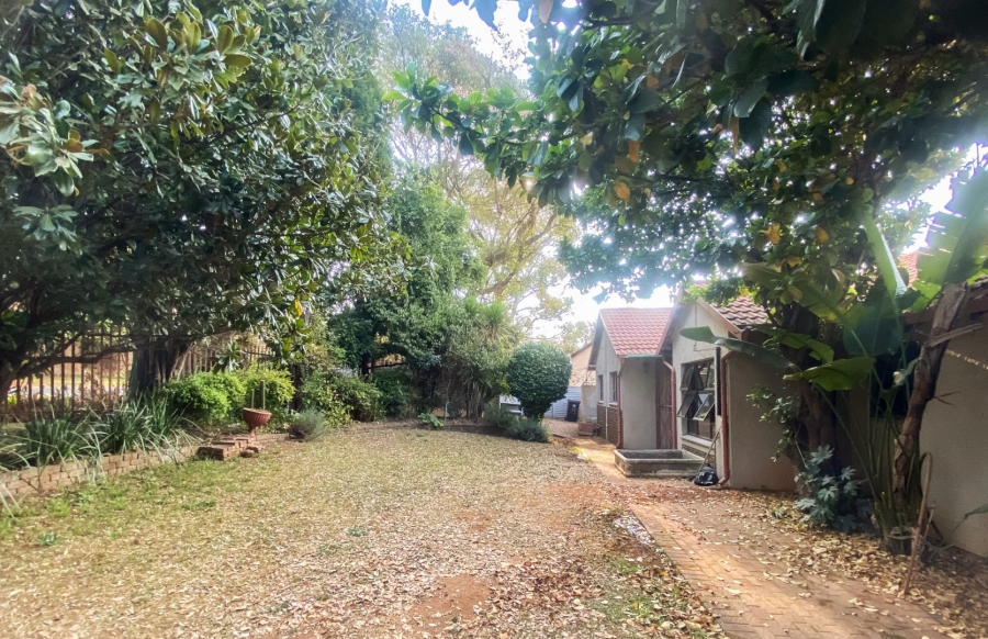 5 Bedroom Property for Sale in Kloofendal Gauteng