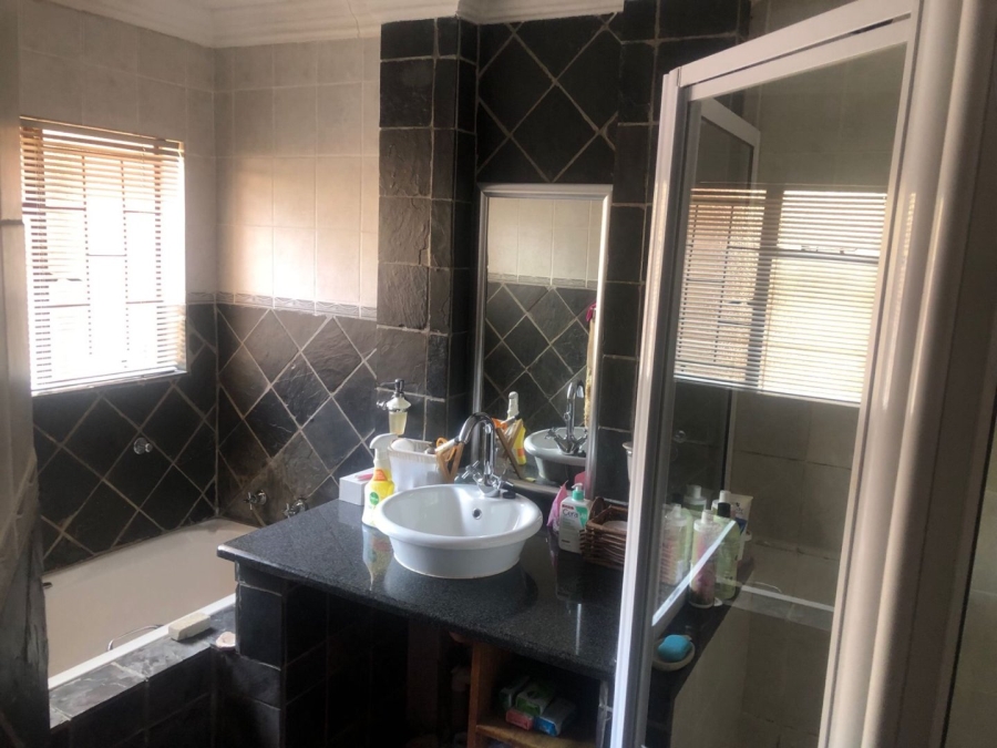 4 Bedroom Property for Sale in Amandasig Gauteng