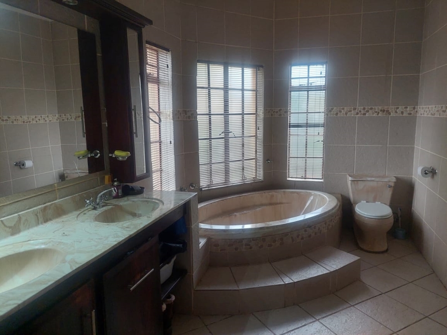 4 Bedroom Property for Sale in Amandasig Gauteng