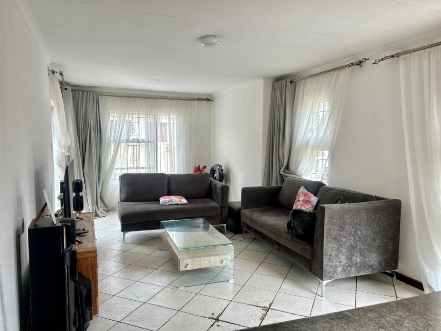 To Let 3 Bedroom Property for Rent in Birch Acres Gauteng