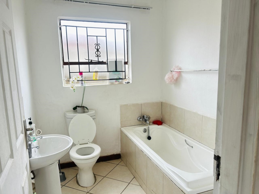 To Let 3 Bedroom Property for Rent in Birch Acres Gauteng