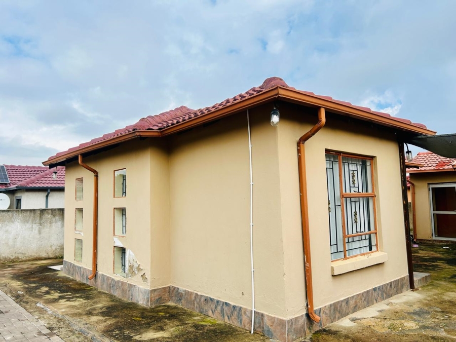 To Let 3 Bedroom Property for Rent in Birch Acres Gauteng