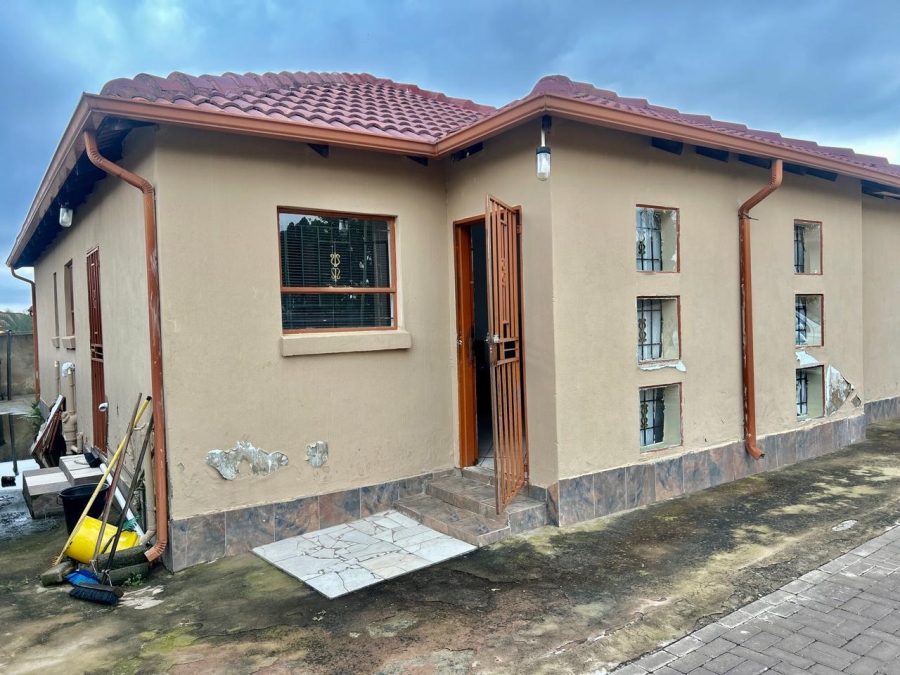 To Let 3 Bedroom Property for Rent in Birch Acres Gauteng