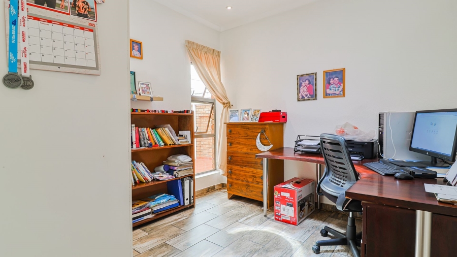 To Let 3 Bedroom Property for Rent in New Redruth Gauteng
