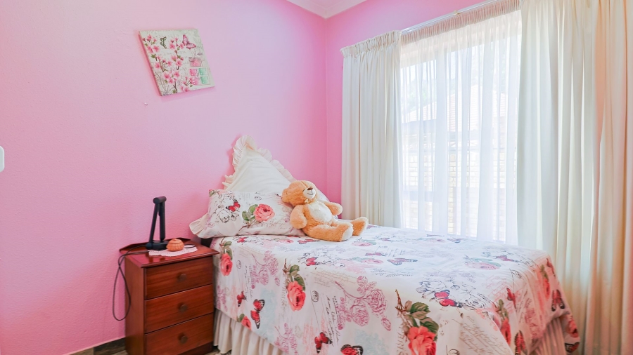 To Let 3 Bedroom Property for Rent in New Redruth Gauteng