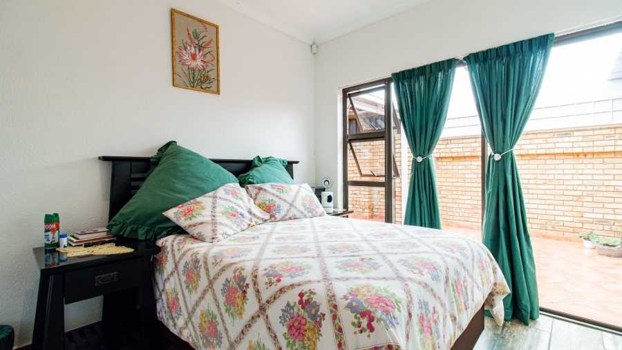 To Let 3 Bedroom Property for Rent in New Redruth Gauteng