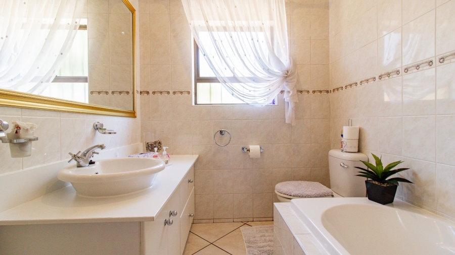To Let 3 Bedroom Property for Rent in New Redruth Gauteng