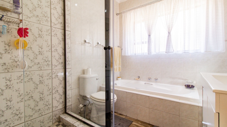 To Let 3 Bedroom Property for Rent in New Redruth Gauteng