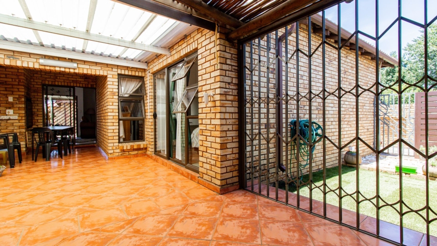 To Let 3 Bedroom Property for Rent in New Redruth Gauteng