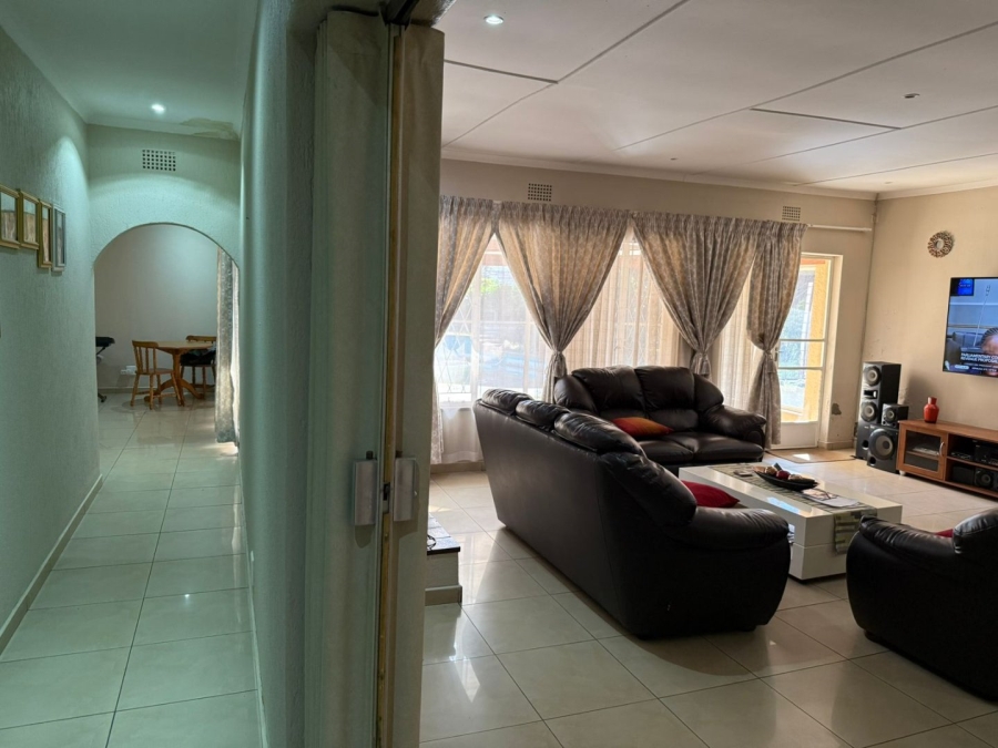 4 Bedroom Property for Sale in Constantia Kloof Gauteng