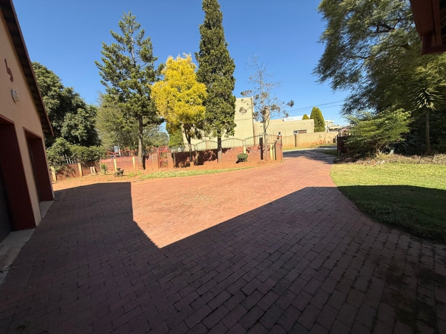 4 Bedroom Property for Sale in Constantia Kloof Gauteng